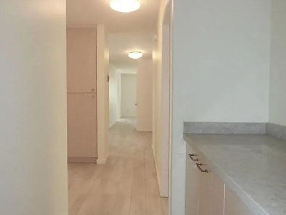 5th image of 190 Evergreen Ave #A
