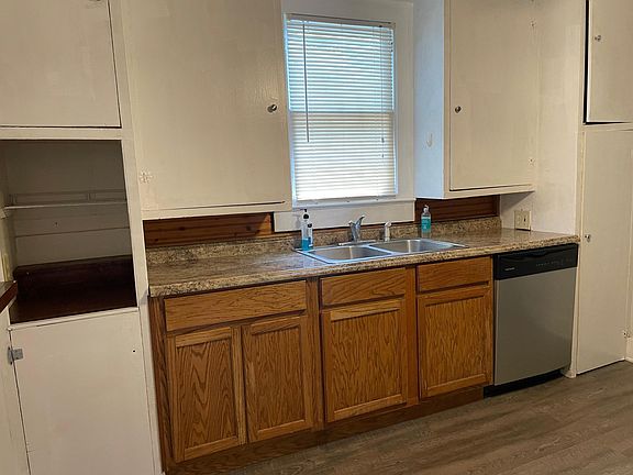 4th image of 112 Louisa Blvd