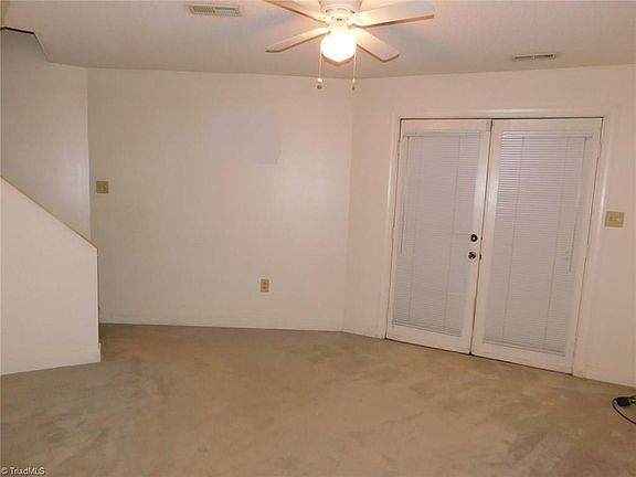 4th image of 264 Penn Lake Dr