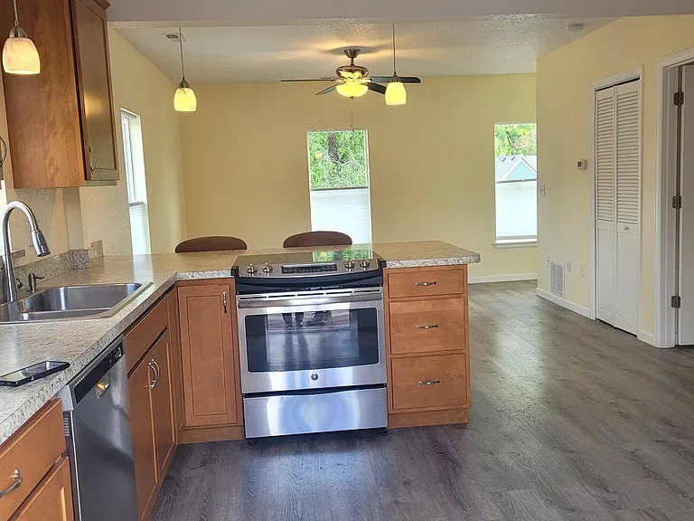 1527 W Colorado Ave #201 — Photo 4