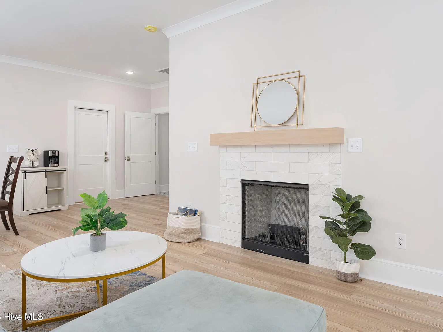 5 bed, 4.5 bath, $3,200 — Photo 3