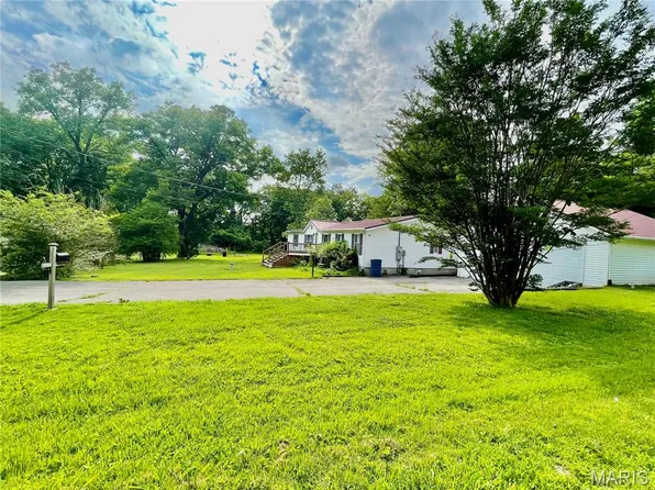108 W Ash St, Scott City, MO 63780