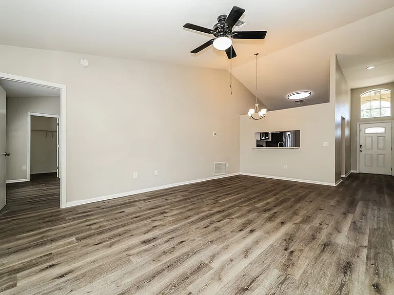 206 Lookout Dr — Photo 3
