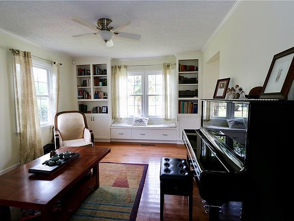 3rd image of 810 Goldsboro Ave