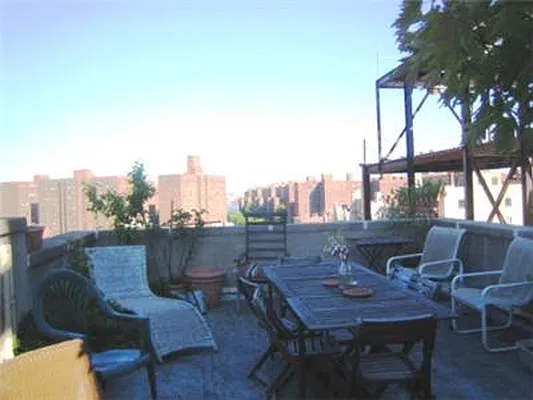 Rented by Siderow Residential Group | media 6