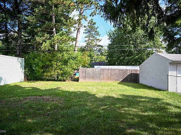 4th image of 19505 Sunset Dr