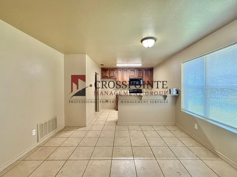 West 25th Street 819 Duplex — Photo 3