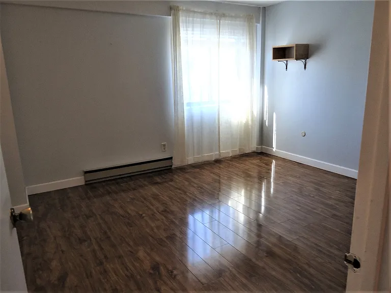 Spacious Bedroom with Double Closet