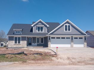 N9353 Dusty Dr, Appleton, WI 54915