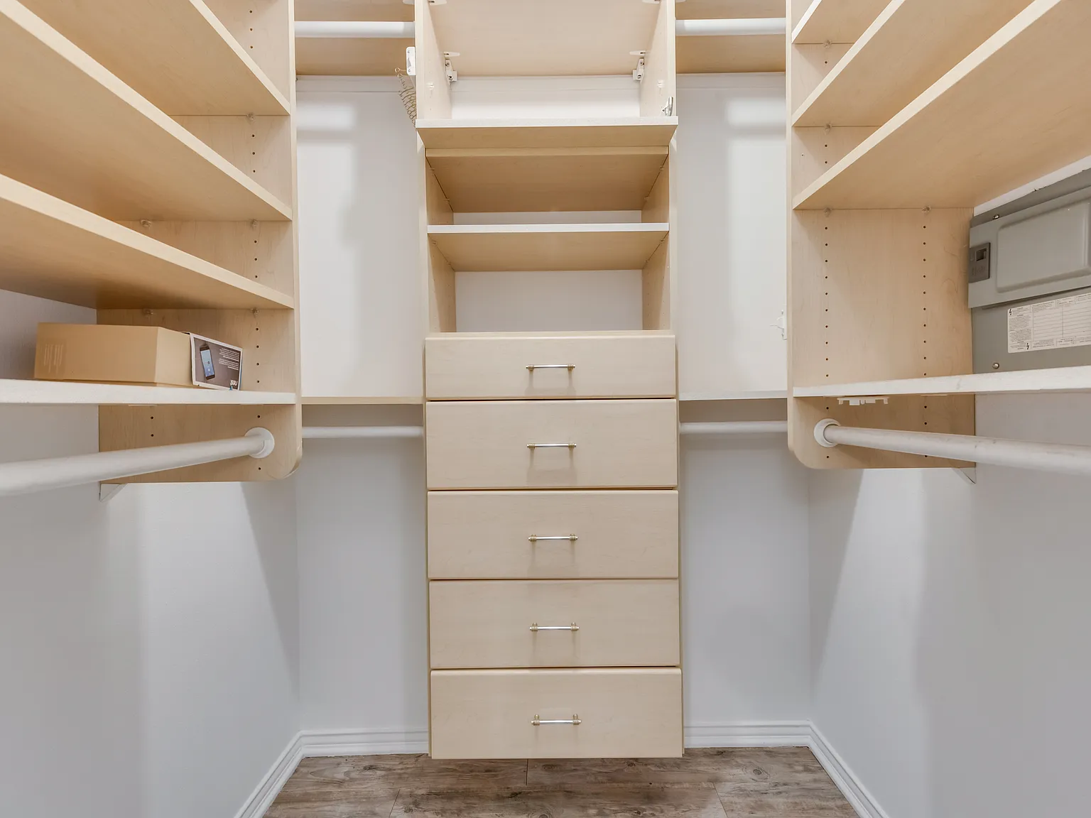 1 bed, 741 sqft, $1,750 — Photo 2