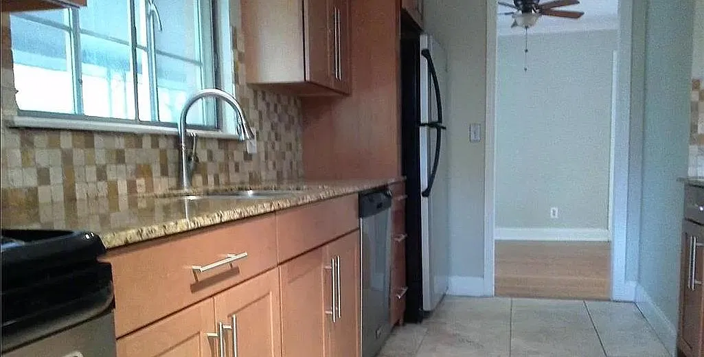 2 bed, 1068 sqft, $1,300 — Photo 4