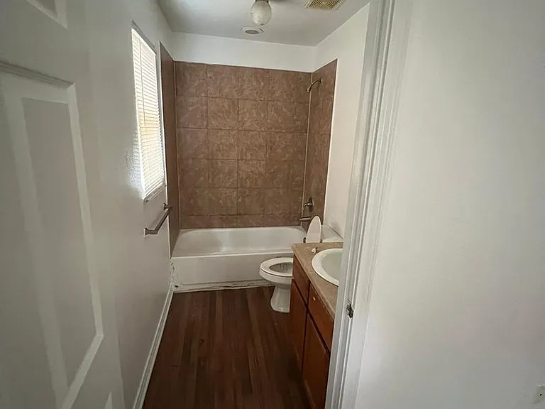 795 Devilleneuve St — Photo 10