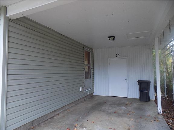 3rd image of 212 N Linden St