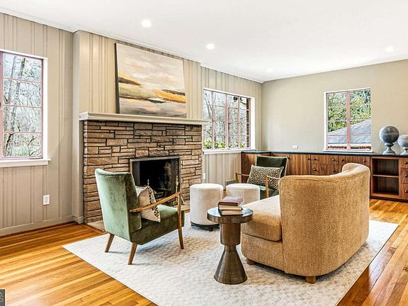 4th image of 430 W Parkwood Rd