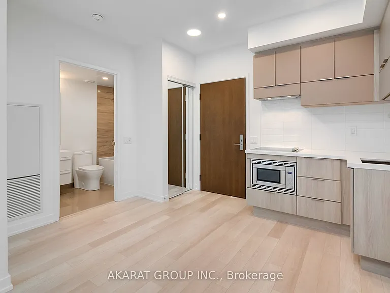 39 Roehampton Ave #2407 — Photo 17