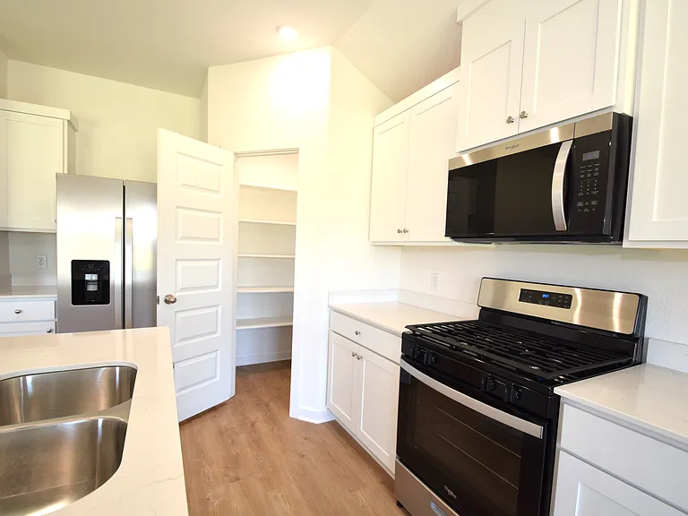 577 Nevada St — Photo 4