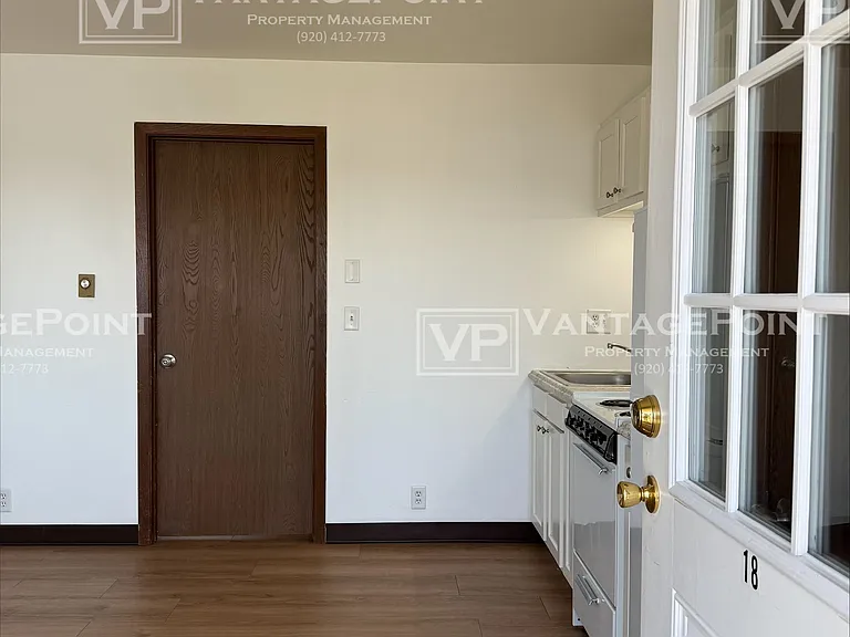 1914 Division St #18 — Photo 2
