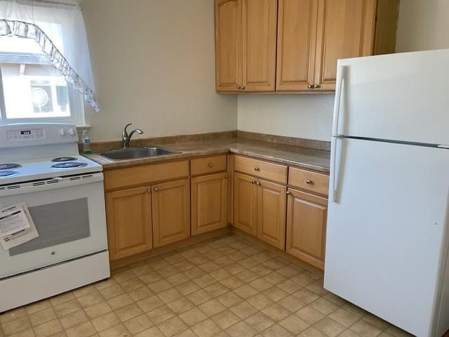 1st image of 18 Linden Ave #3