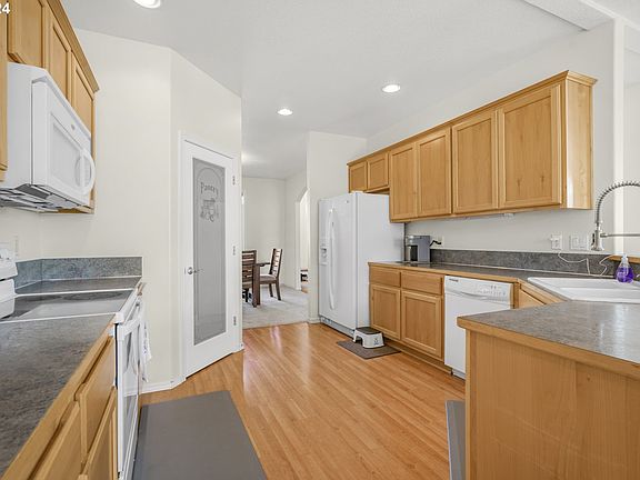 5th image of 1514 W East Pl