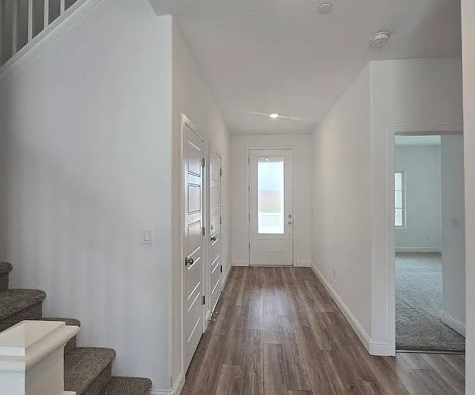 2320 S Claremont Ave — Photo 4