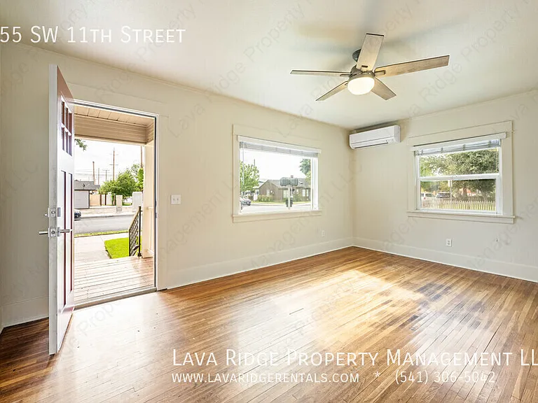 655 SW 11th St — Photo 3
