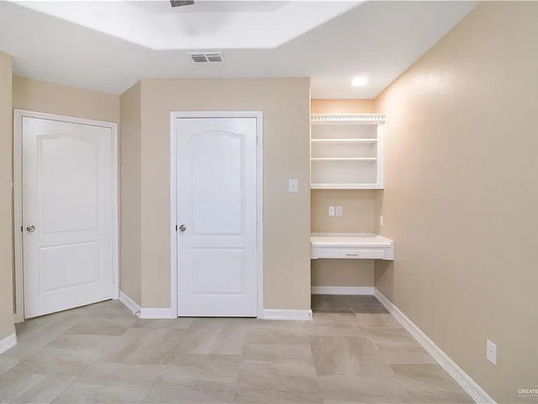 3504 N Champagne Dr — Photo 11