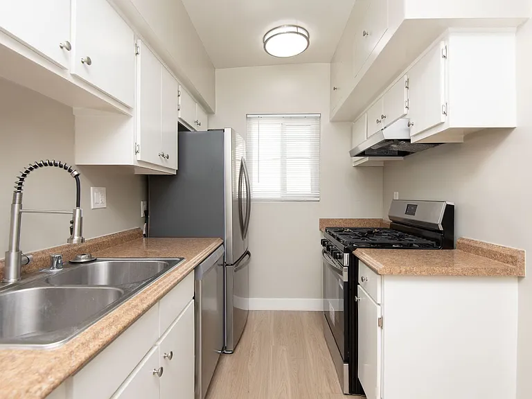 200-206 Maple — Photo 13