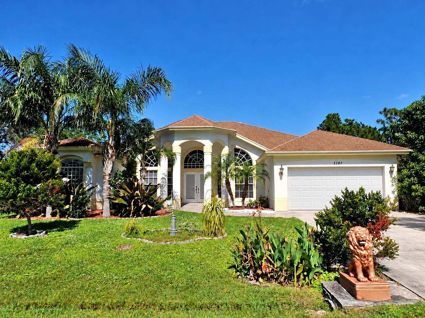 5 bed, 3.0 bath, 2699 sqft, $3,500 — Photo 1