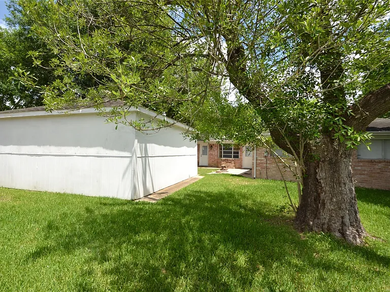 12711 Westleigh Dr — Photo 43