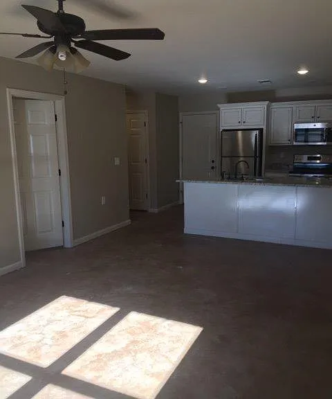 100 Jones Dr — Photo 2
