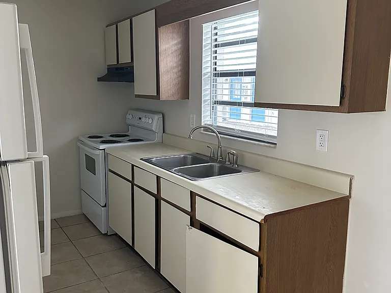 1116 W Hall St #A — Photo 5