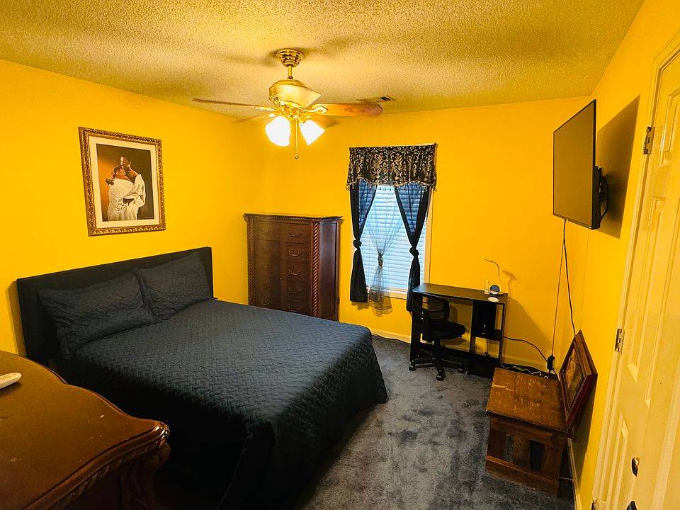 1st image of 530 Barclay Ct #3