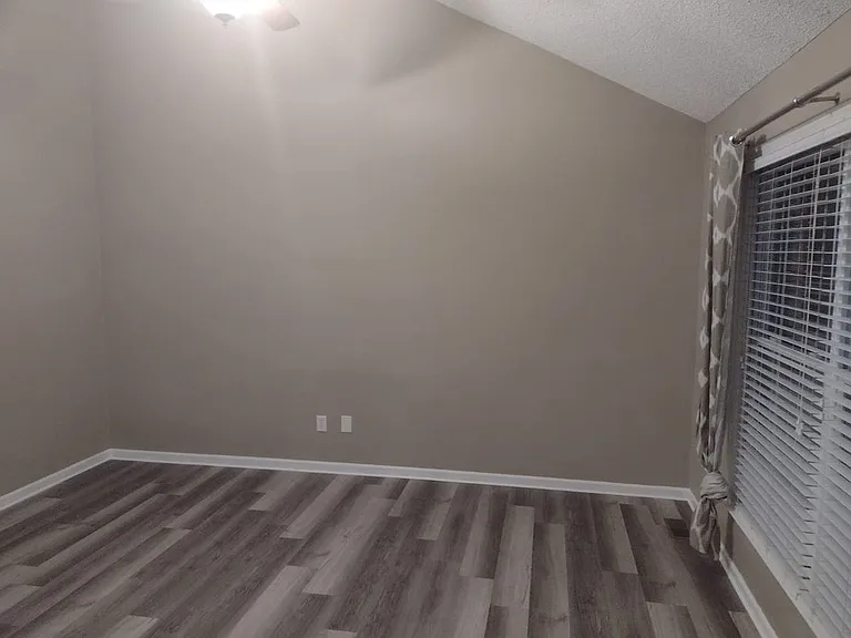7531 N Kentucky Ave — Photo 5