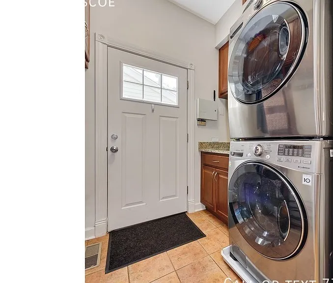 1213 W Roscoe St — Photo 17