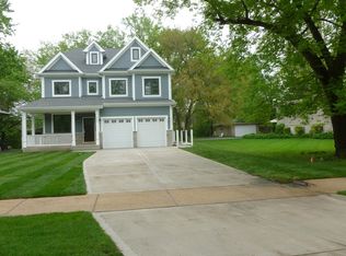 323 Lionel Rd, Riverside, IL 60546