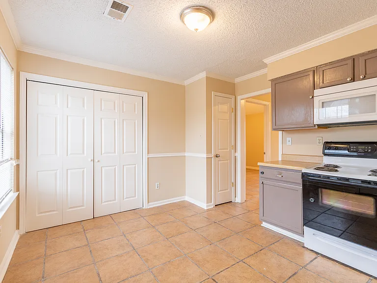 10152 Yates Dr — Photo 13