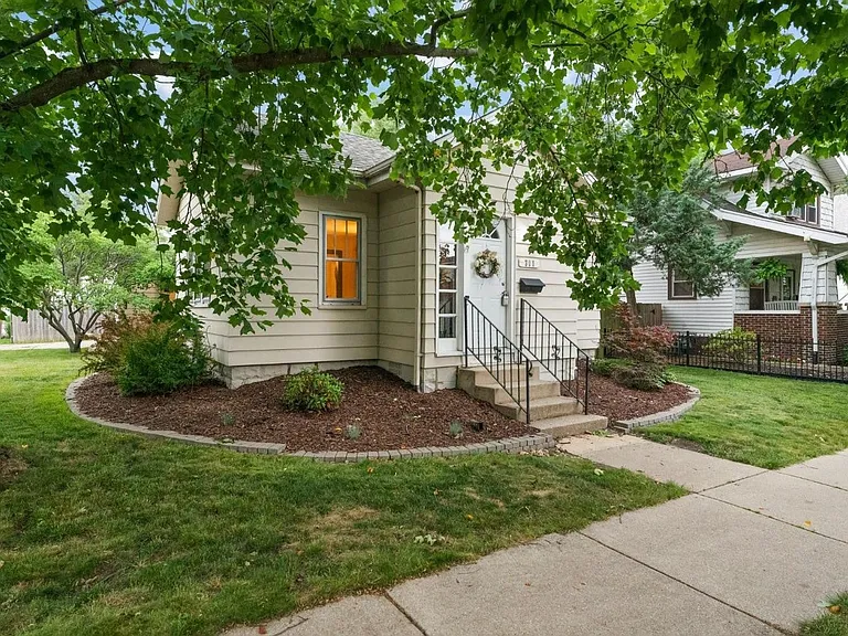 308 Erie St — Photo 33