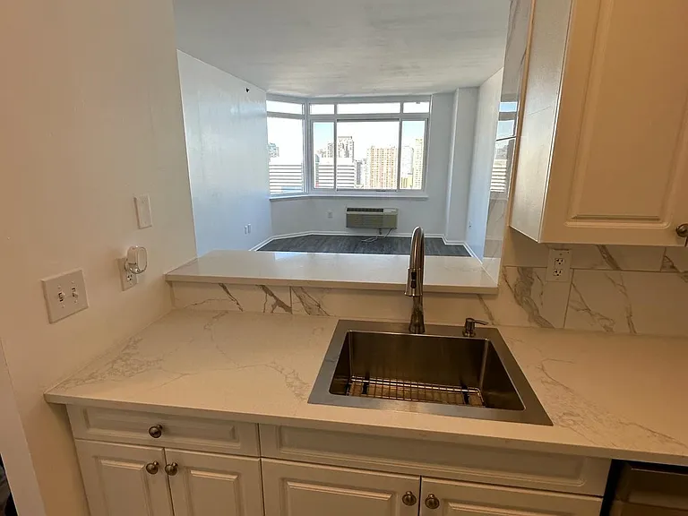 20 2nd St #2505 — Photo 7
