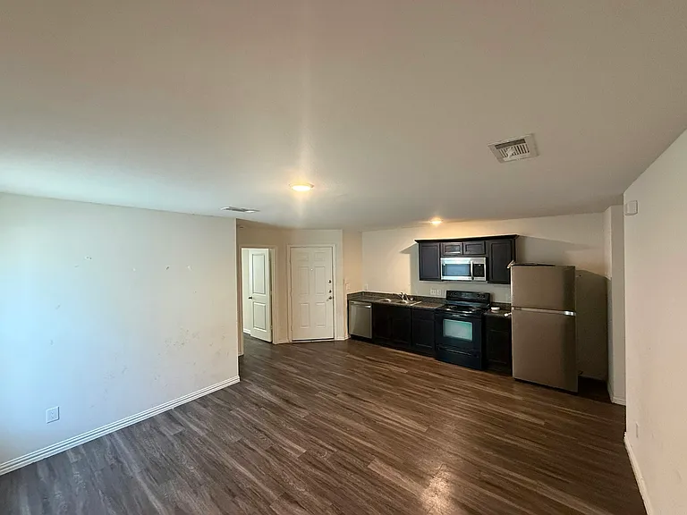 5509 Nielan St #B — Photo 6
