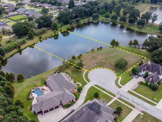 206 Grandview Terrace Dr, Youngsville, LA 70592