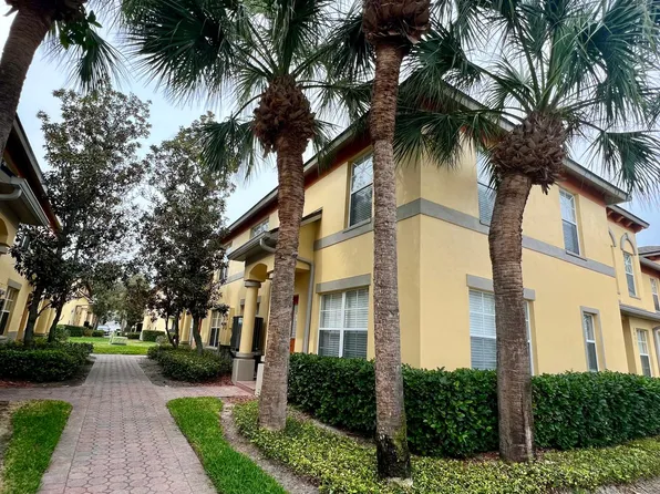 3857 Island Way St, Saint Petersburg, FL 33705