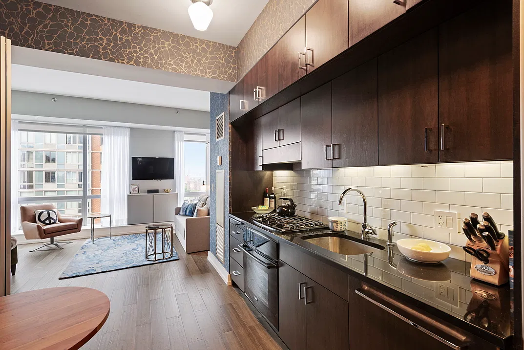 150 Myrtle Ave — Photo 1