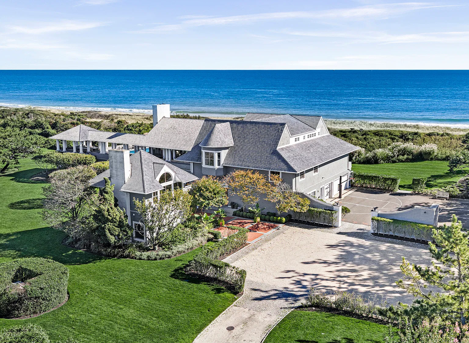 Prime Southampton Oceanfront Estate with Pond Views — Photo 2