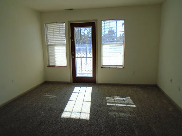 913 Westridge Dr #16 — Photo 5