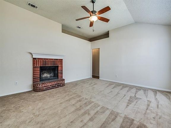4th image of 1027 Waterview Dr