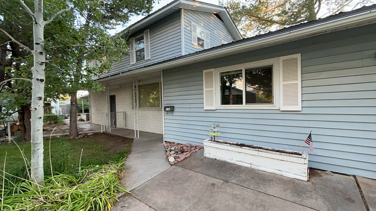 Building Photo - 735 Canyon Dr