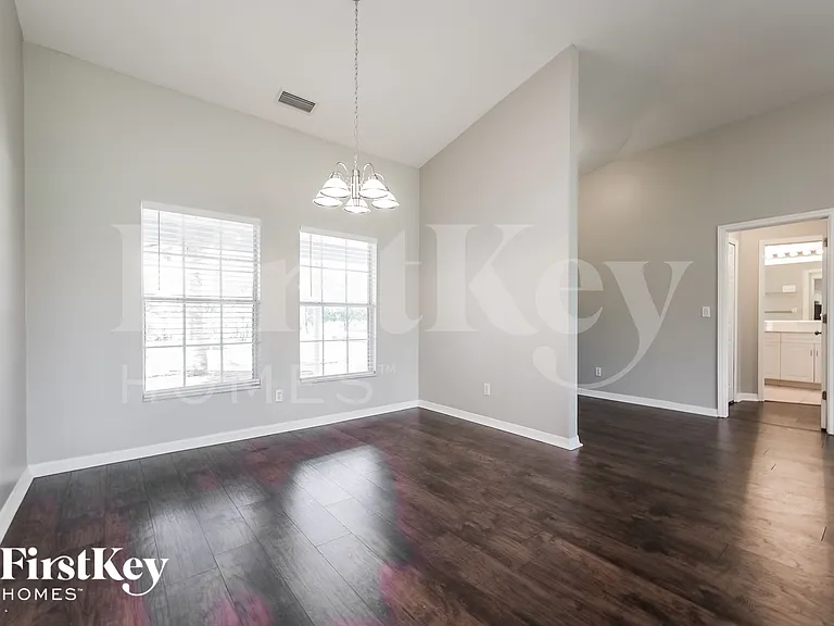 129 Wanatah Ave S — Photo 5