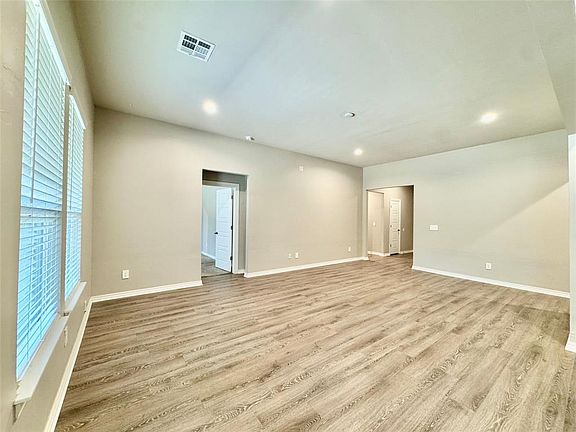 5th image of 10901 SW 19th St