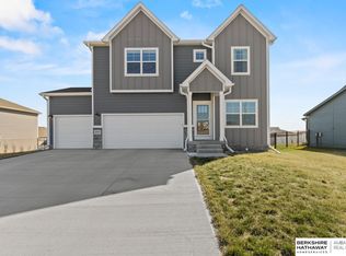 8609 S 64th St, Papillion, NE 68157