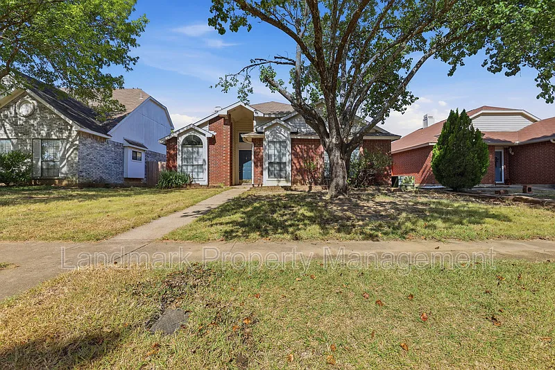 3 bed, 2.0 bath, 1517 sqft, $2,000 — Photo 4